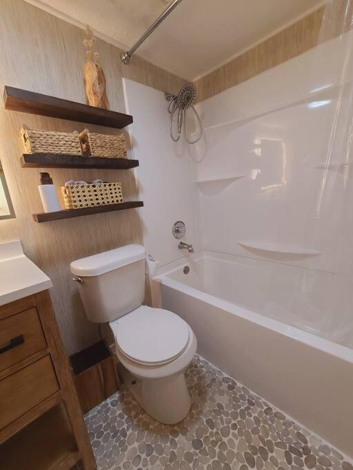 Centrally Located In Rogers And Bentonville! -Private Rooms Экстерьер фото