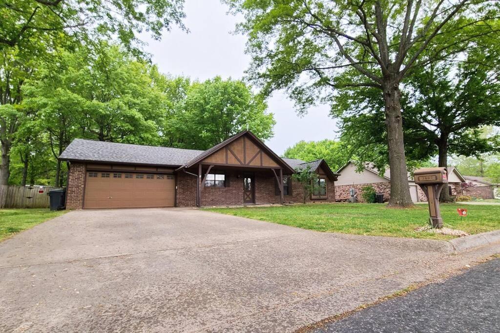 Centrally Located In Rogers And Bentonville! -Private Rooms Экстерьер фото