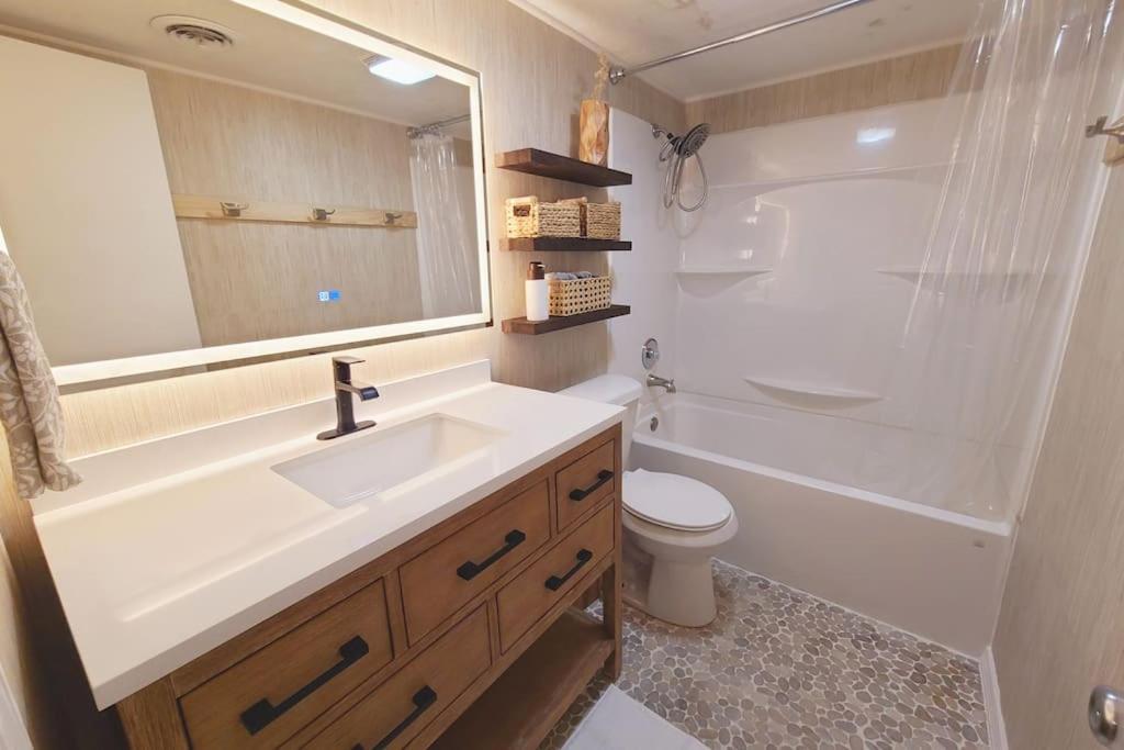 Centrally Located In Rogers And Bentonville! -Private Rooms Экстерьер фото